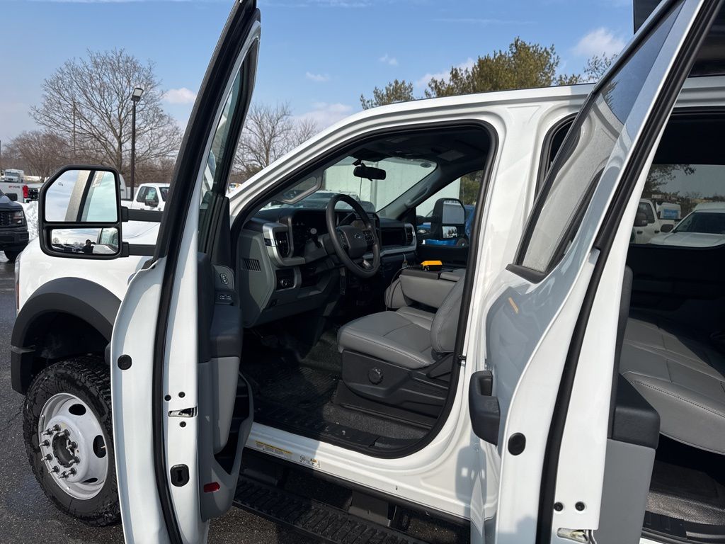 2025 Ford F-550 Chassis XL