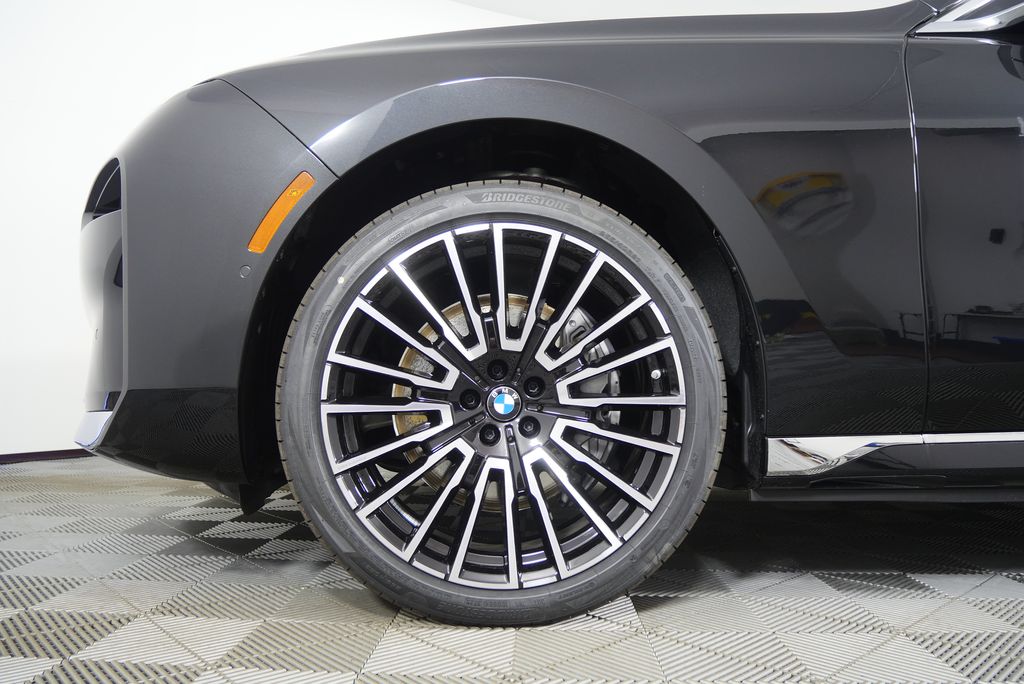 Thumbnail: 2026 BMW i7 - 7