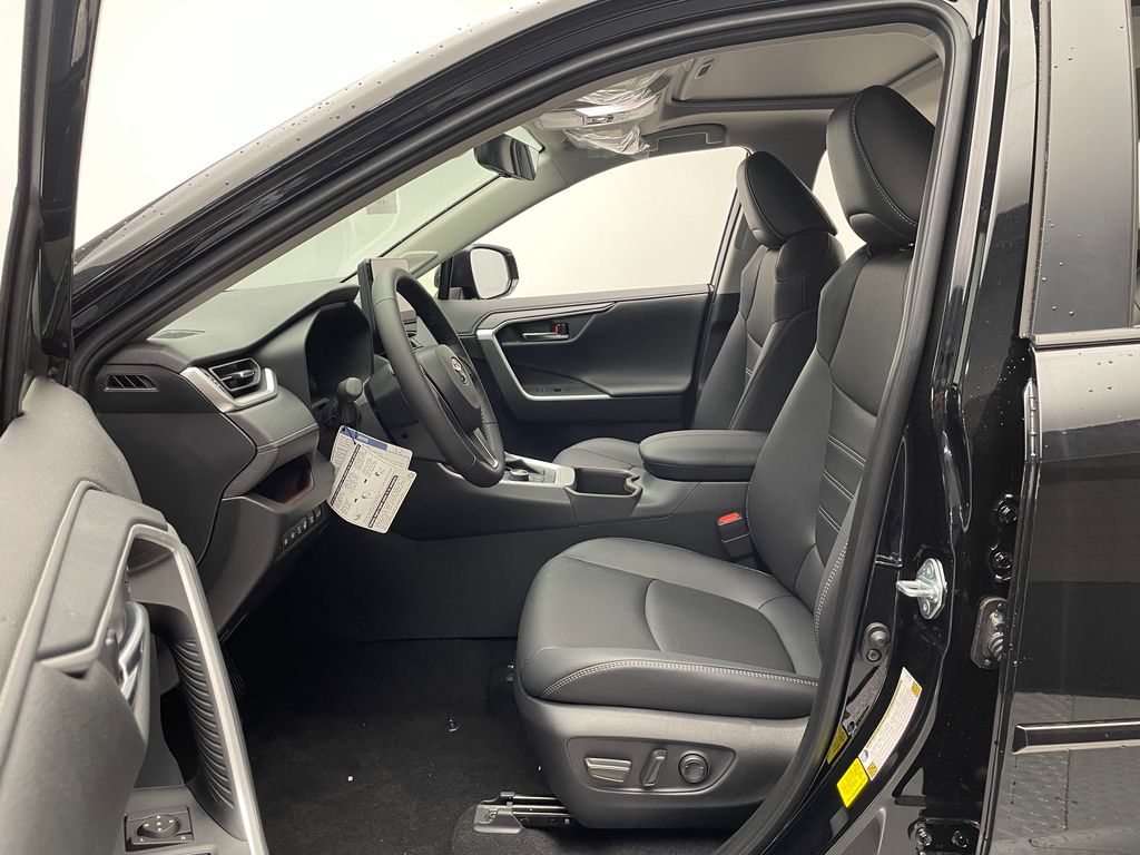 Thumbnail: 2025 Toyota RAV4 - 12