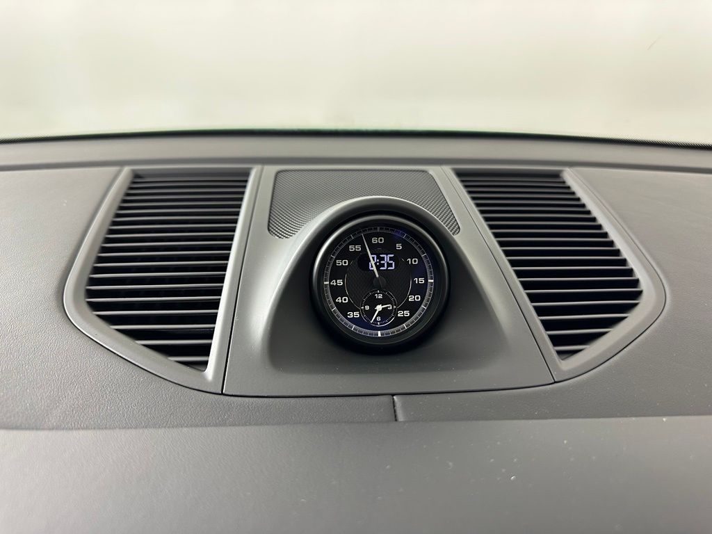 Thumbnail: 2026 Porsche Macan - 29