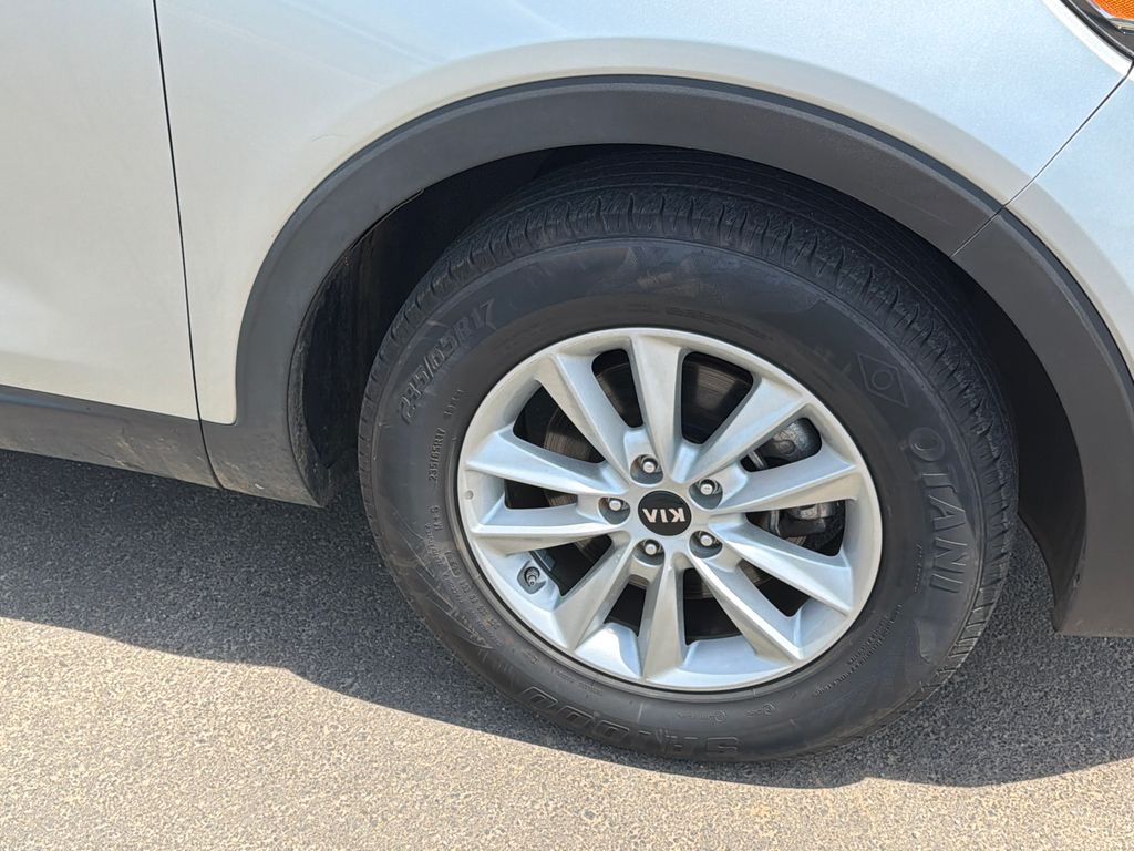 Used 2019 Sparkling Silver Kia L image 12