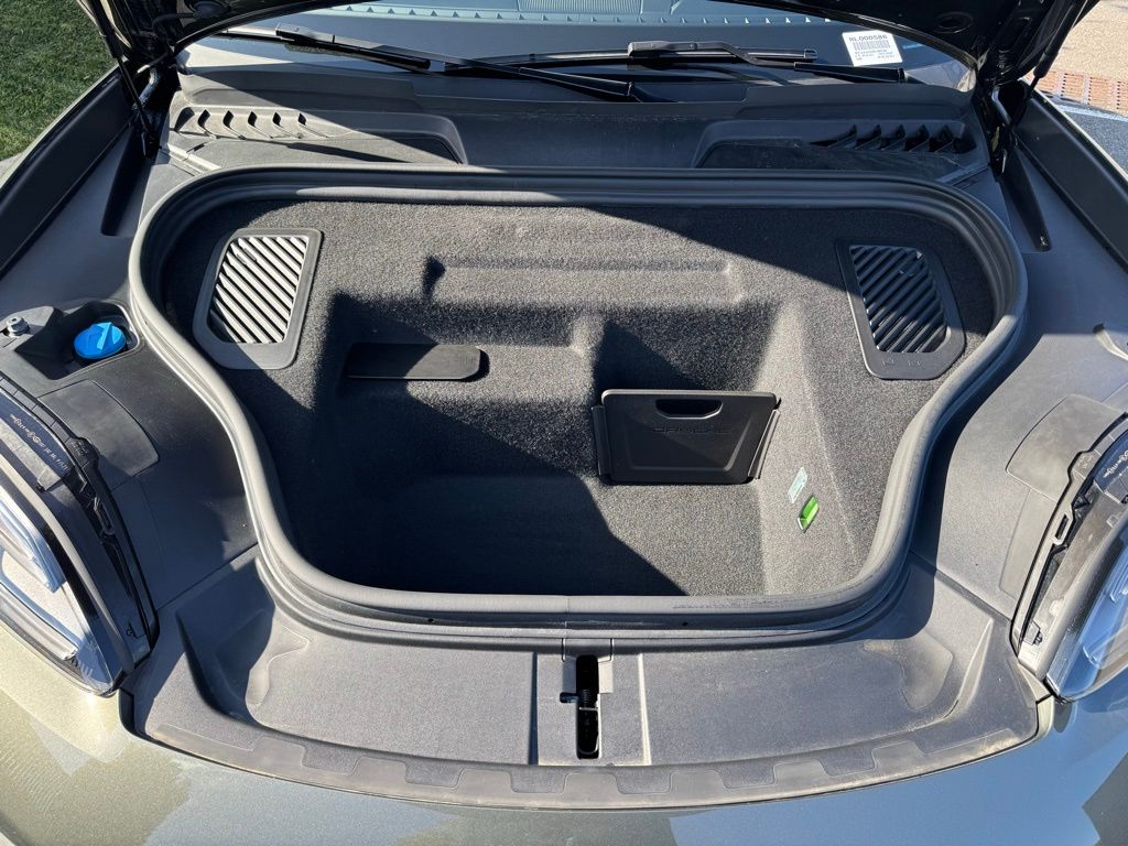 2024 Porsche Macan T 10