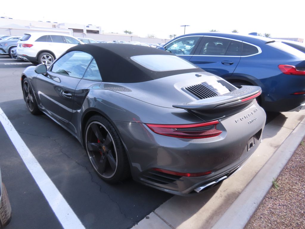 Thumbnail: 2017 Porsche 911 - 4