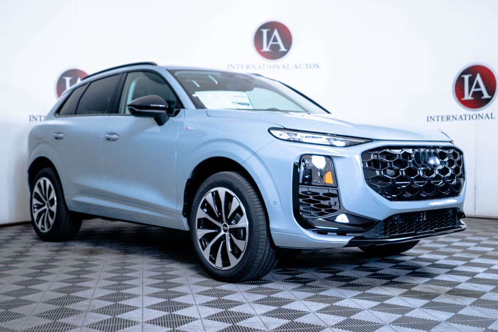 Arrow Gray Pearl Effect 2026 Audi Q3 SUV / Crossover All-Wheel Drive 7-Speed Automatic