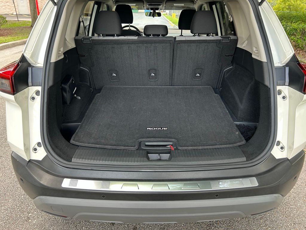 2021 Nissan Rogue SV 10
