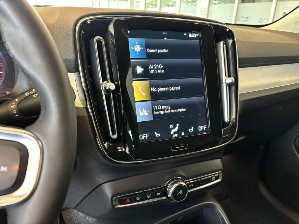 2022 Volvo XC40 Momentum