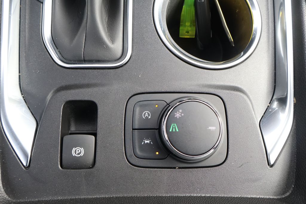 Thumbnail: 2023 Chevrolet Traverse - 25