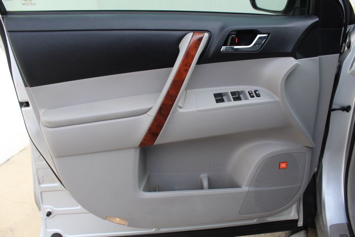 Used Car 2012 Toyota Highlander  Limited For Sale Under $10,000 In Georgetown, Texas