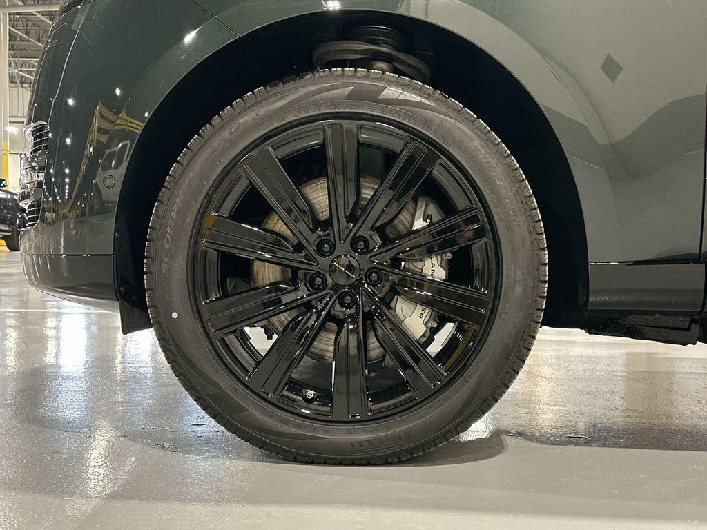 Thumbnail: 2026 Land Rover Range Rover - 5