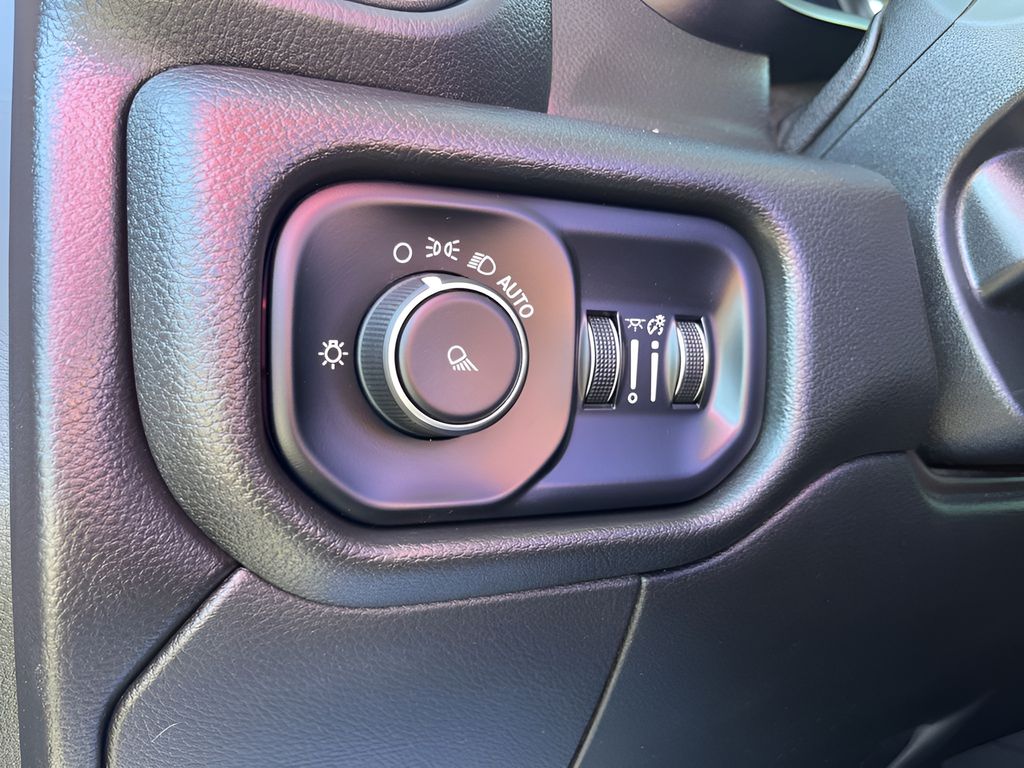 2020 Ram 2500 Tradesman photo 2