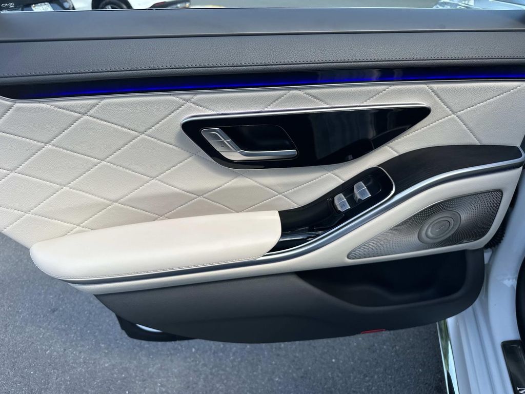 Thumbnail: 2024 Mercedes-Benz S-Class - 16