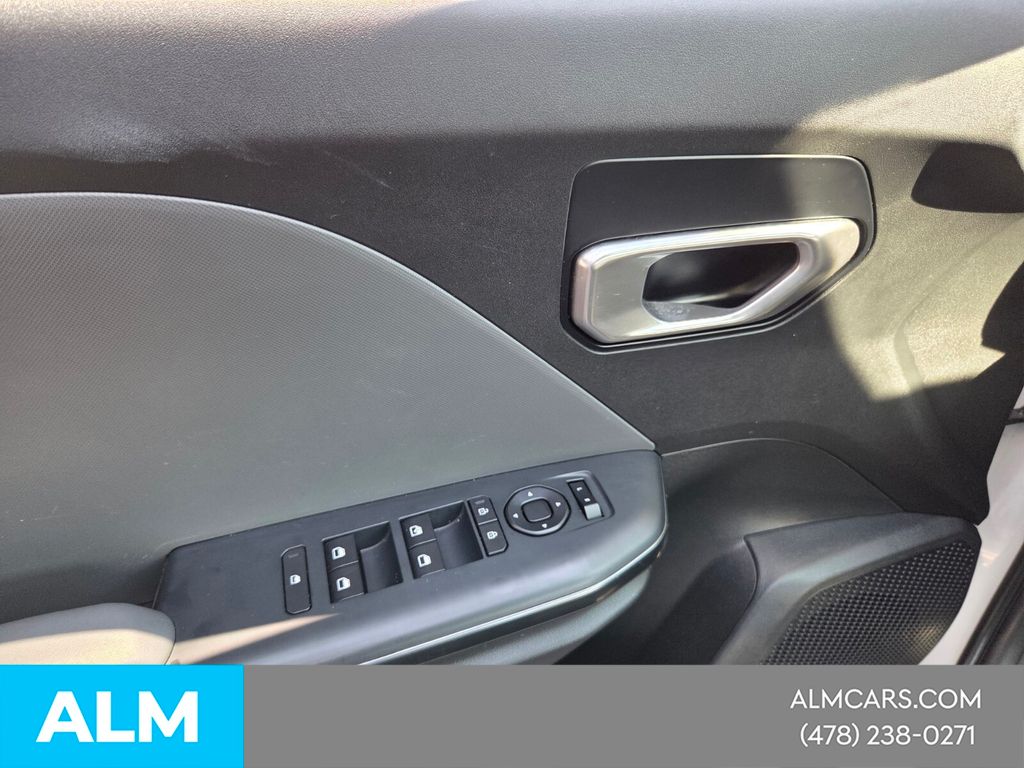 Used 2025 White Kia LXS image 25