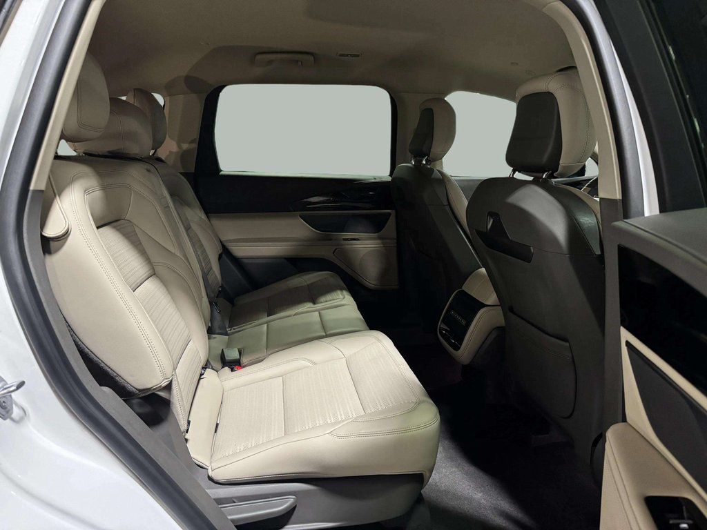 Certified Used 2024 White Platinum Metallic Tri-Coat Lincoln Reserve image 26