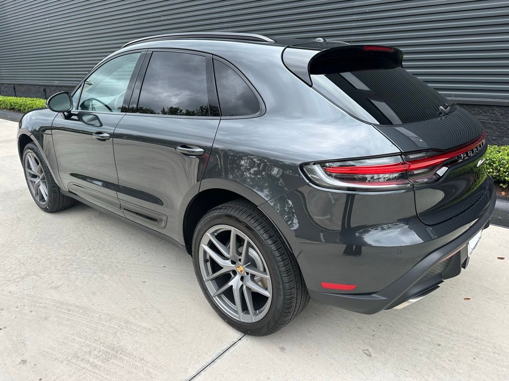 Thumbnail: 2026 Porsche Macan - 3