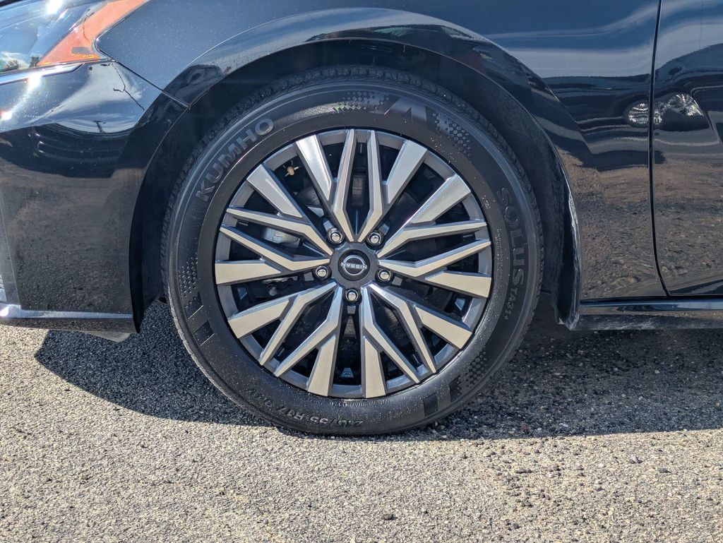 2025 Nissan Altima SV - Photo 10