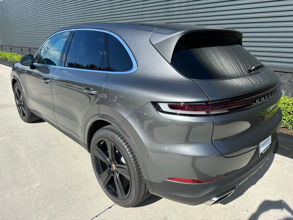 Thumbnail: 2026 Porsche Cayenne - 3