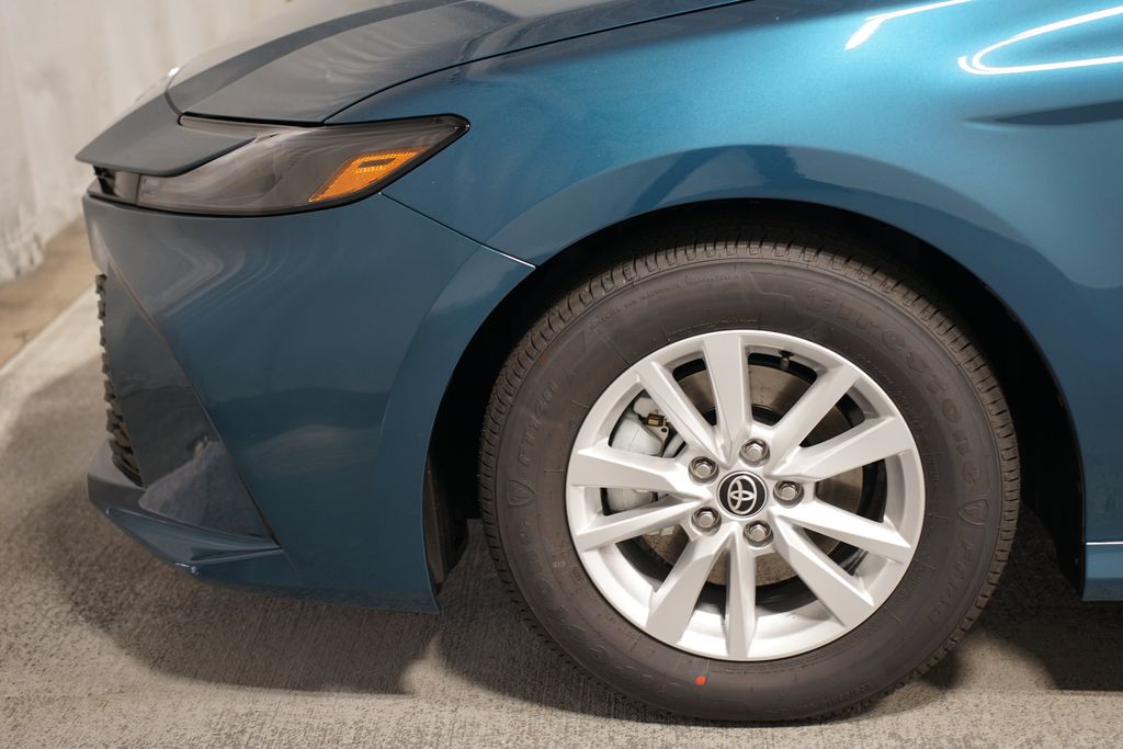 2025 Toyota Camry LE 5