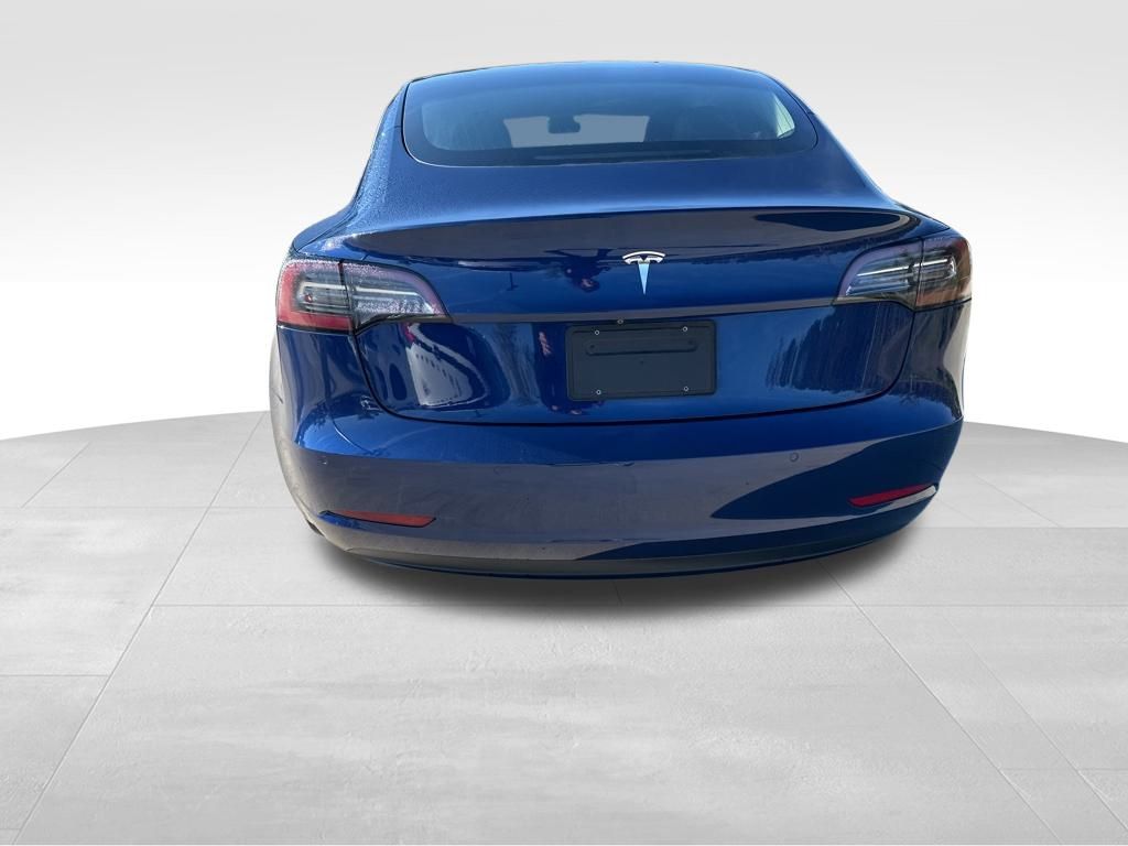 2018 Tesla Model 3 Mid Range 8