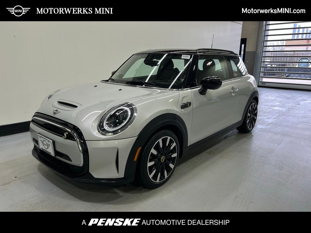 2022 MINI Cooper SE -
                Golden Valley, MN