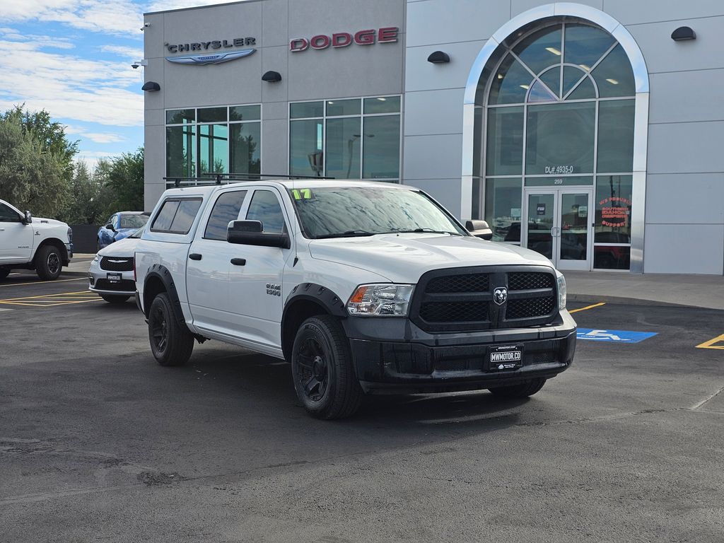 2017 RAM 1500 Blanco (Bright White Clearcoat) Camioneta Todo terreno 8 velocidades Automática