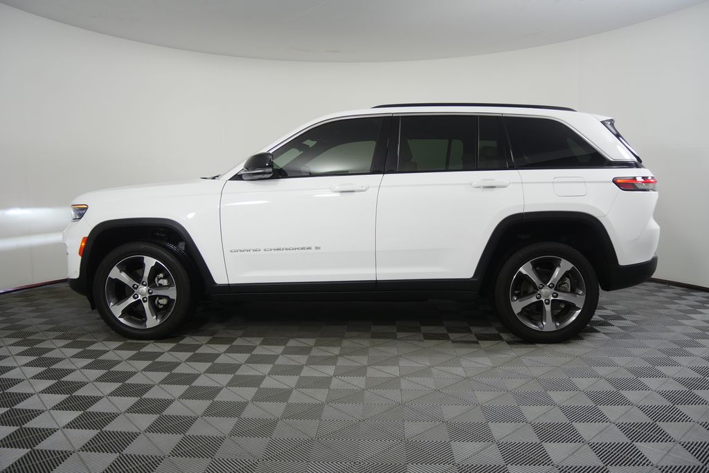 Thumbnail: 2024 Jeep Grand Cherokee - 6