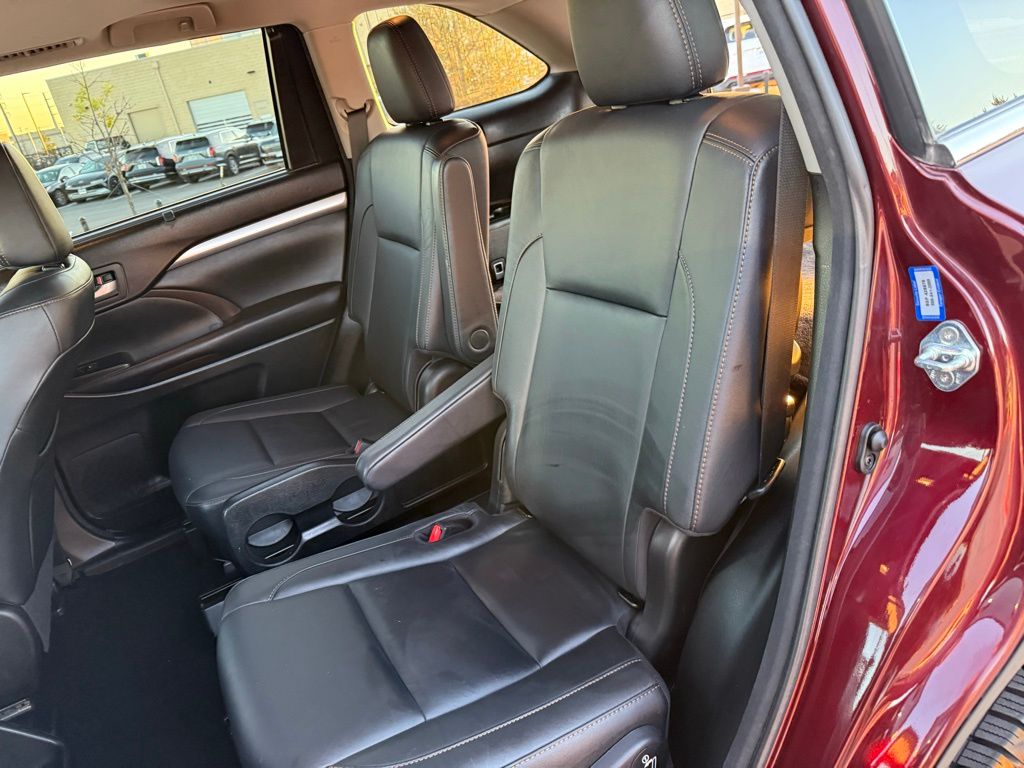 Thumbnail: 2017 Toyota Highlander - 20