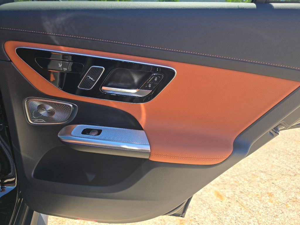 New 2026 Black Mercedes-Benz GLC 300 image 25