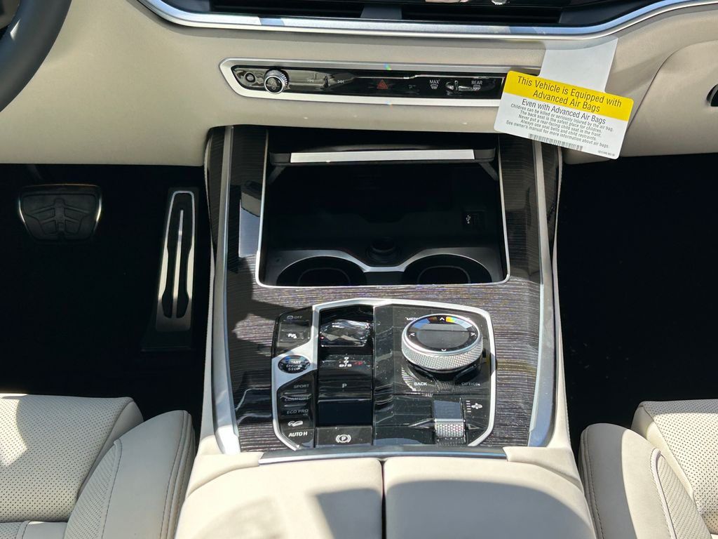 Thumbnail: 2027 BMW X7 - 27