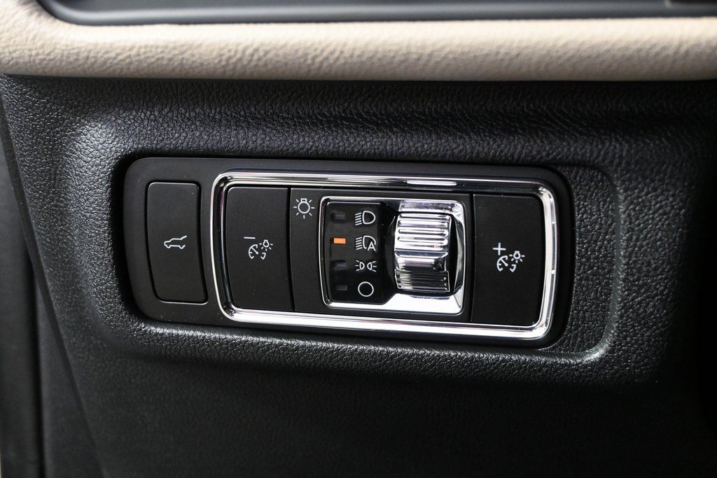 New 2026 White Lincoln Reserve image 22