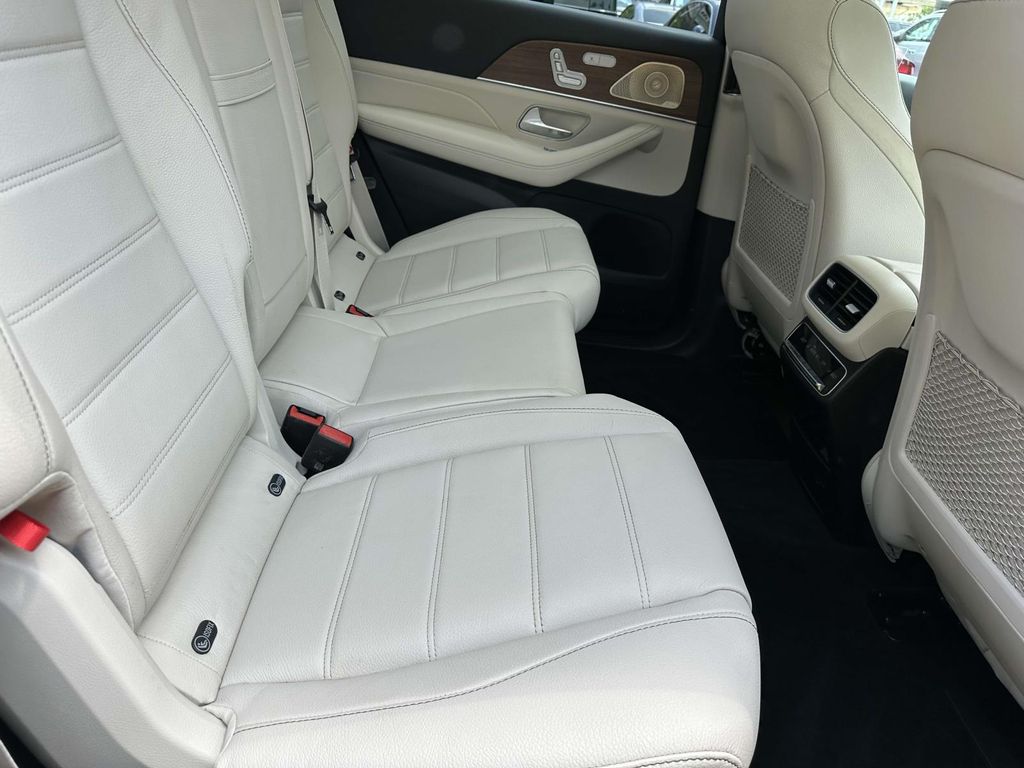 2022 Mercedes-Benz GLS 450 4MATIC 22