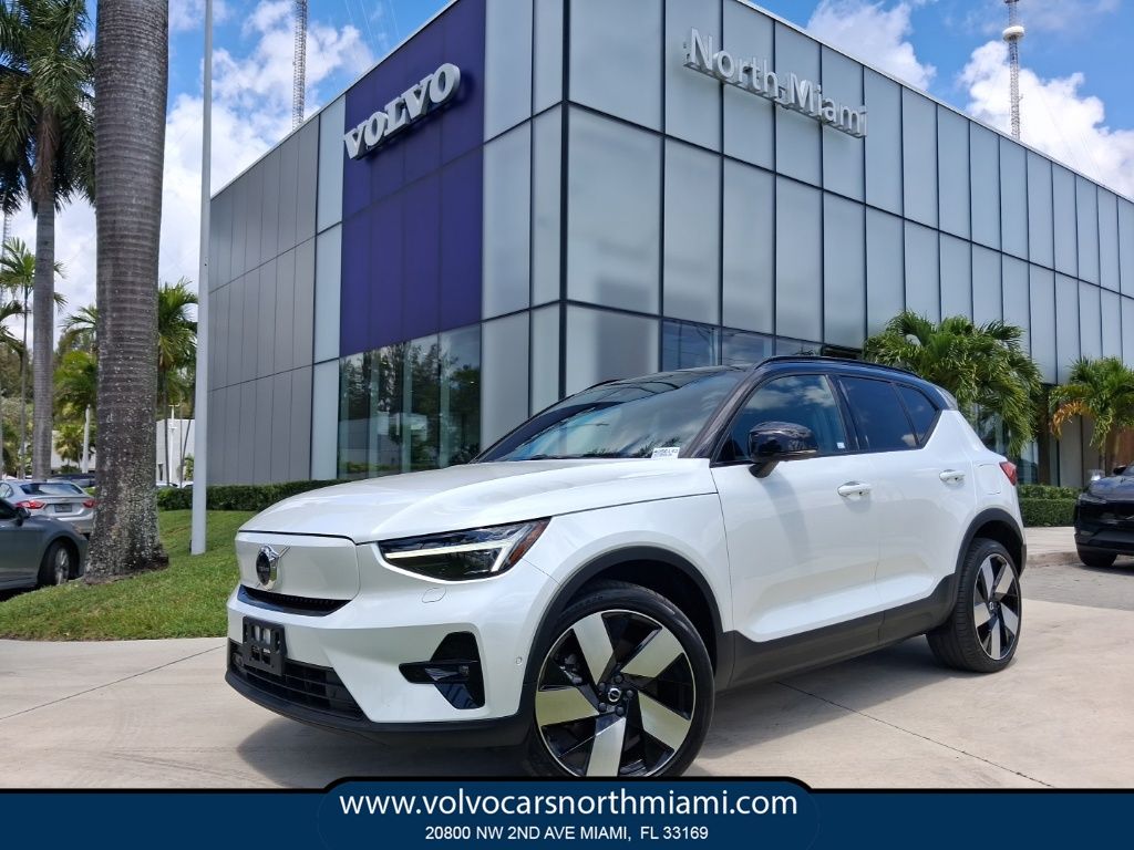 Crystal White Metallic 2023 Volvo XC40 Recharge Twin Ultimate eAWD SUV / Crossover All-Wheel Drive 1-Speed Automatic