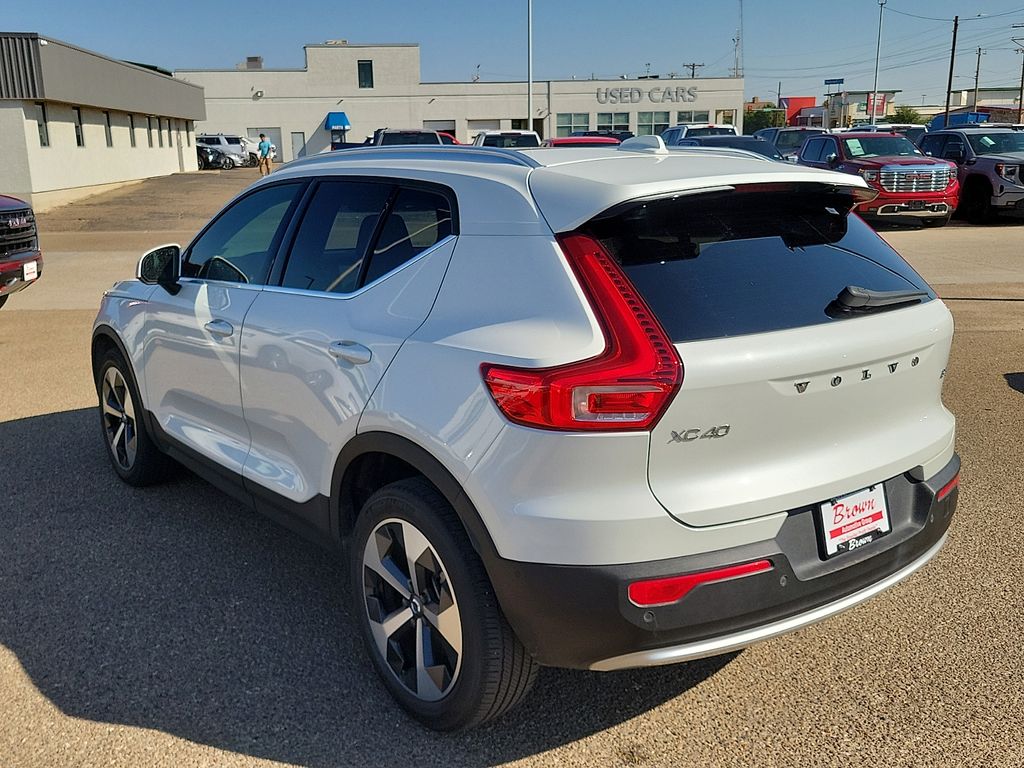 2023 Volvo XC40 B4 Plus Bright Theme - 6