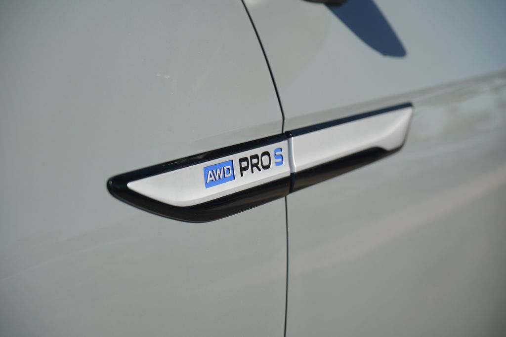 2025 Volkswagen ID.4 Pro S 7