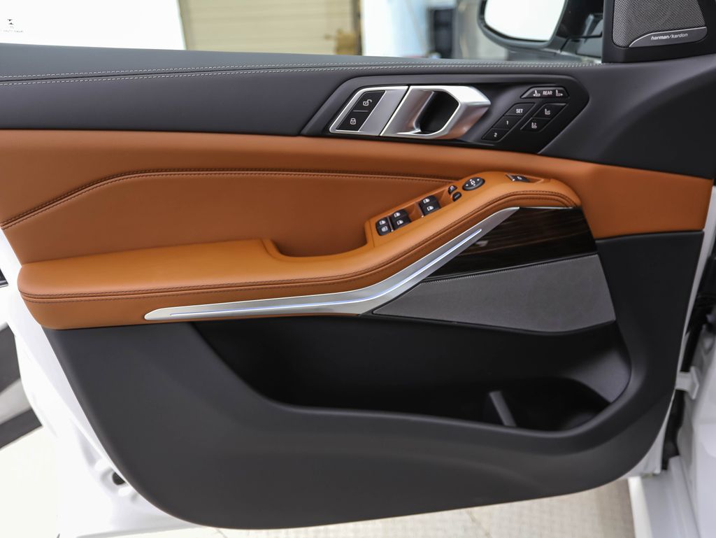 Thumbnail: 2026 BMW X7 - 10