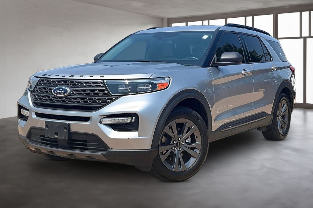 Silver Metallic 2021 Ford Explorer SUV / Crossover Rear-Wheel Drive Automatic