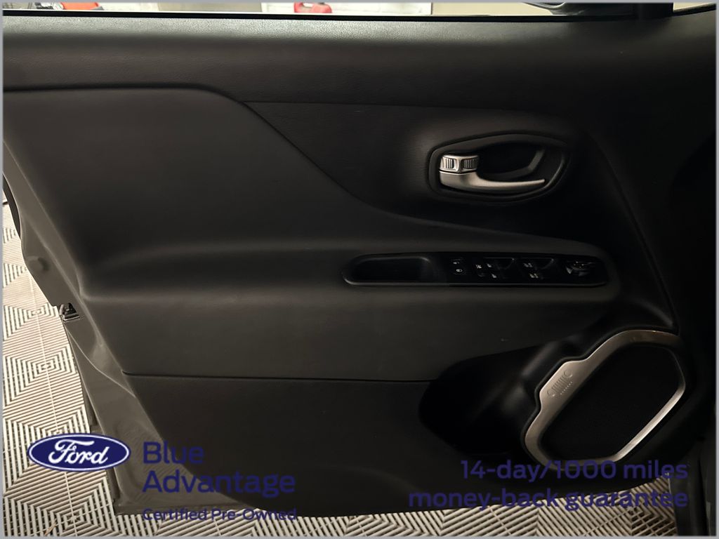 Certified Used 2022 Gray Jeep Latitude image 14