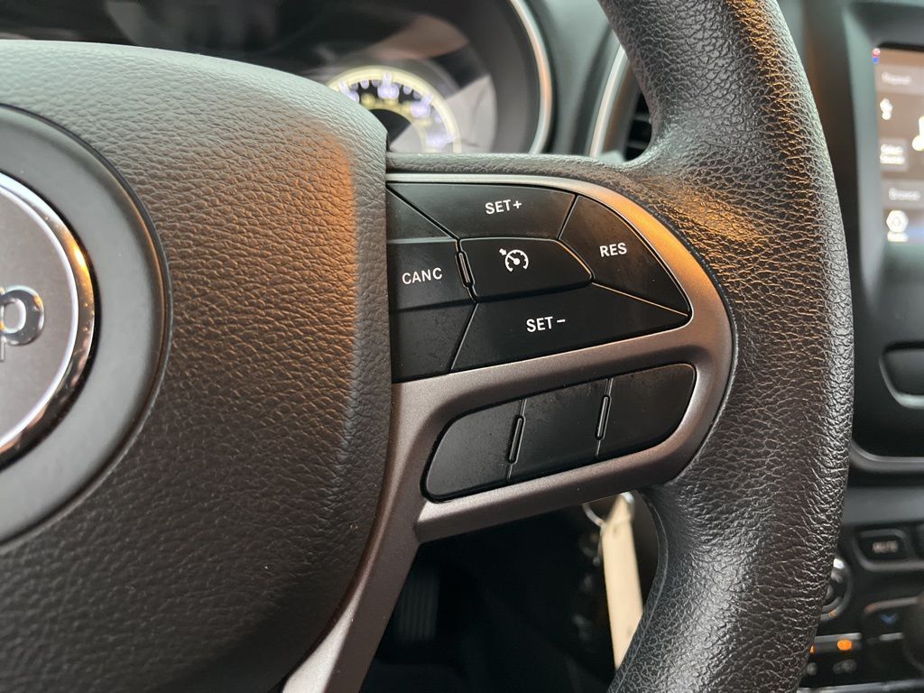 Thumbnail: 2021 Jeep Cherokee - 21