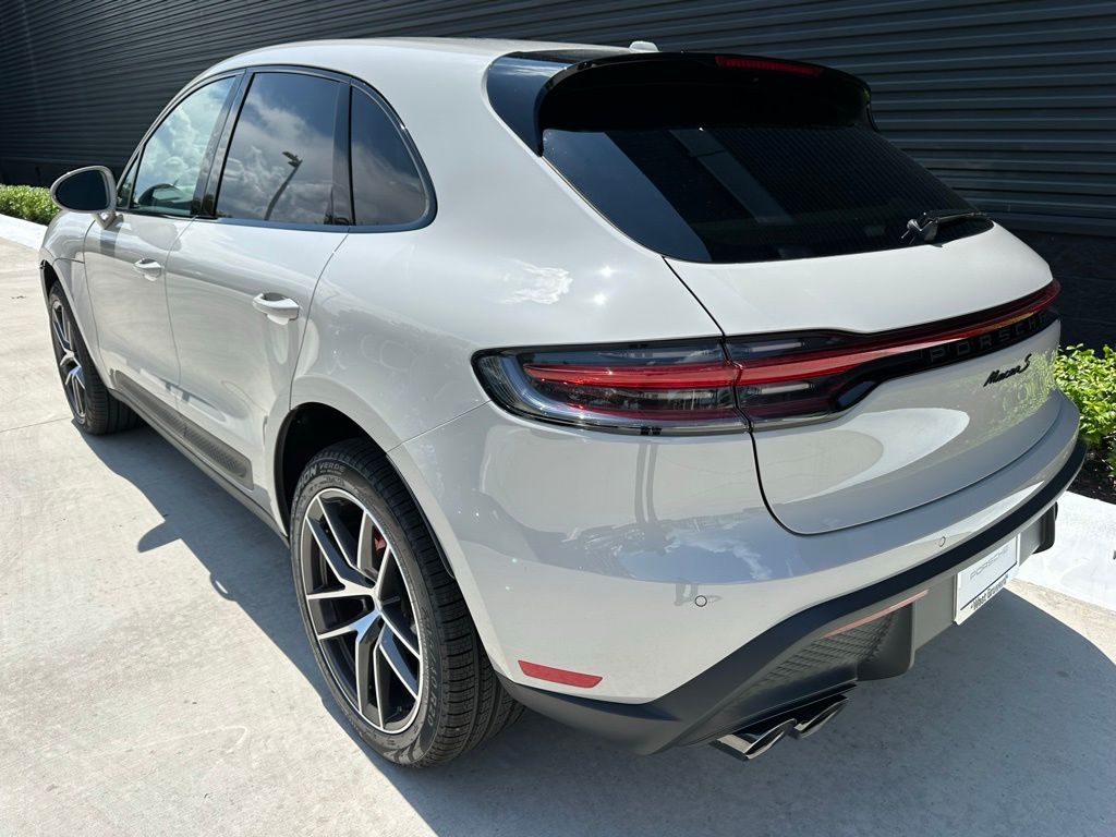 Thumbnail: 2025 Porsche Macan - 3