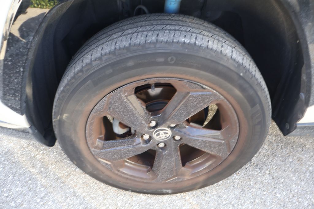 Thumbnail: 2021 Toyota RAV4 - 4