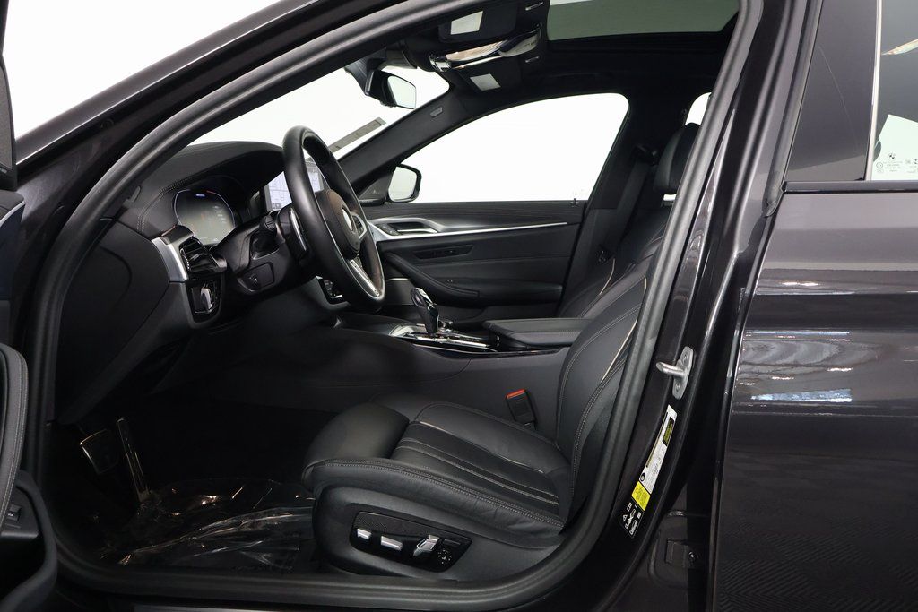 Thumbnail: 2023 BMW 5 Series - 10