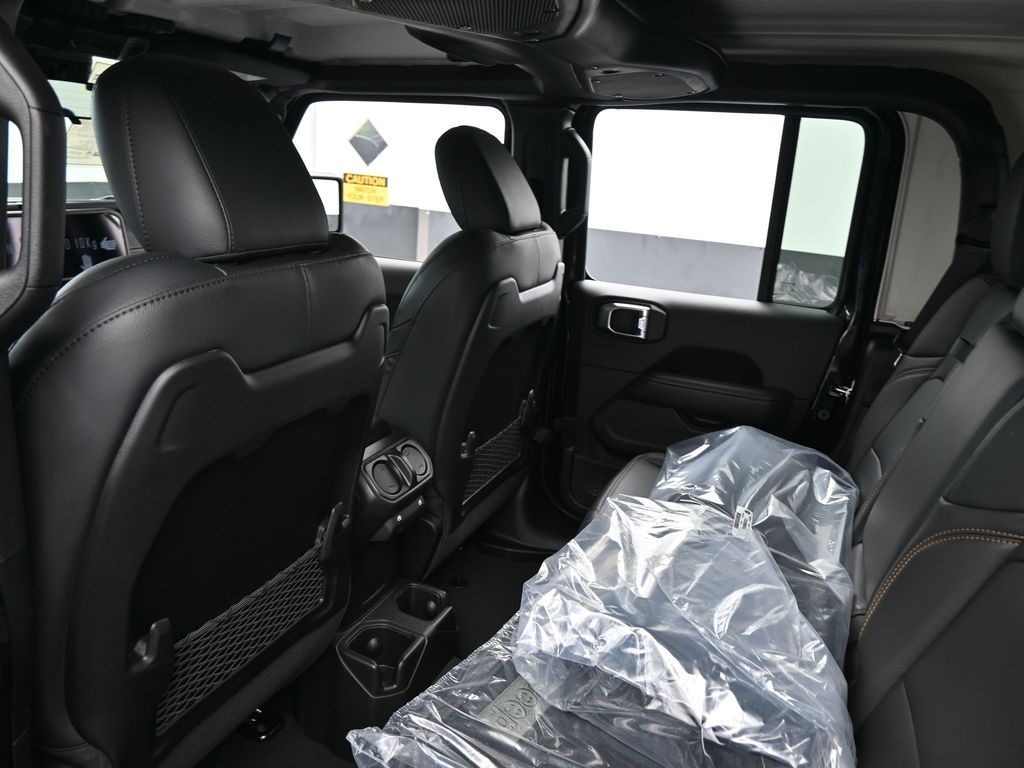 Used 2025 Black Clearcoat Jeep High Tide image 32