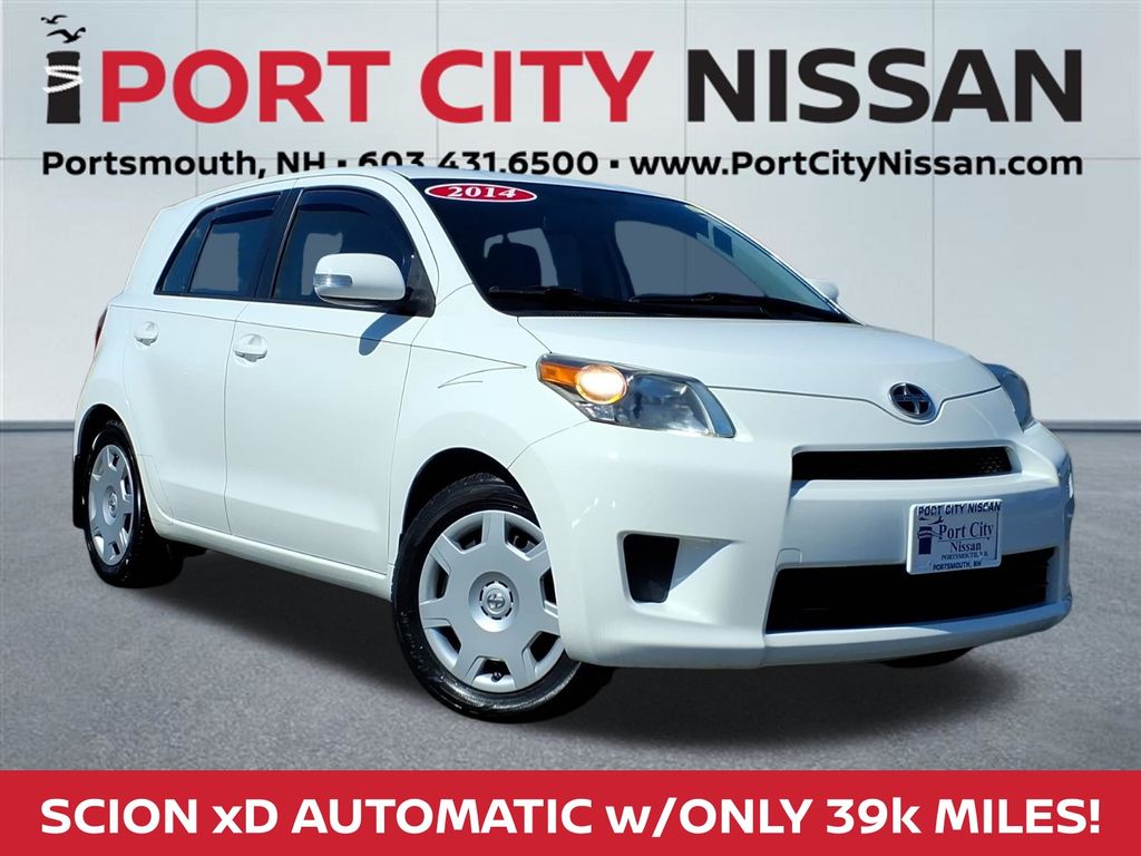 Super White 2014 Scion xD Hatchback Front-Wheel Drive 4-Speed Automatic Overdrive