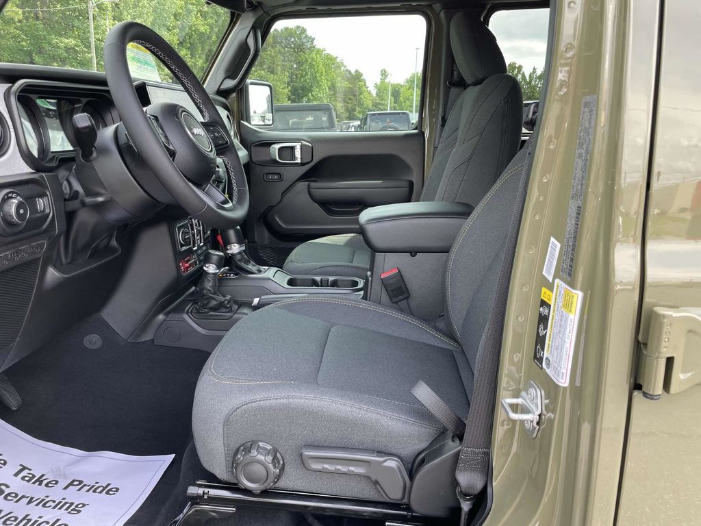 2025 Jeep Wrangler 4-Door Willys - Photo 23