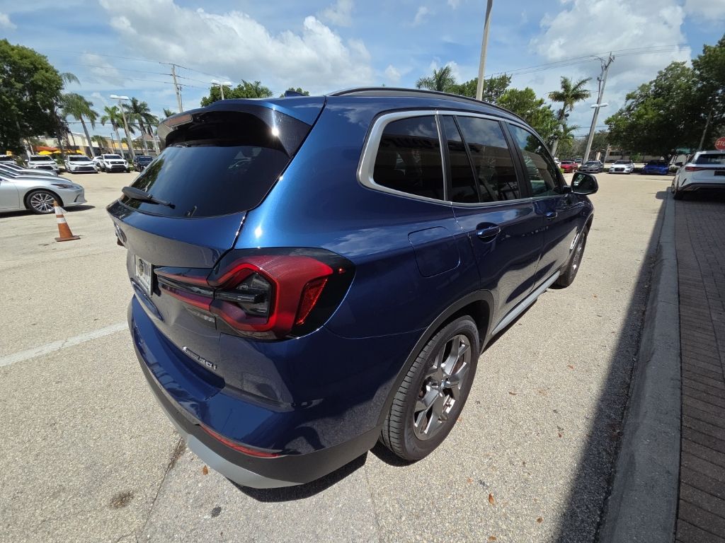 Used 2024 Blue BMW xDrive30i image 10