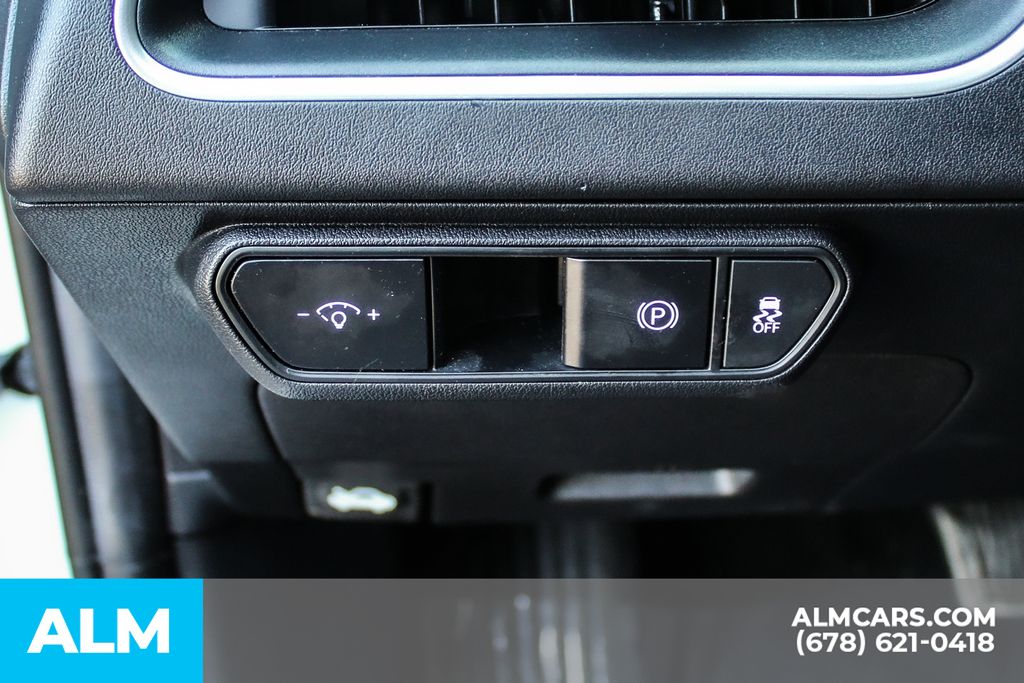 Used 2025 White Kia LXS image 30