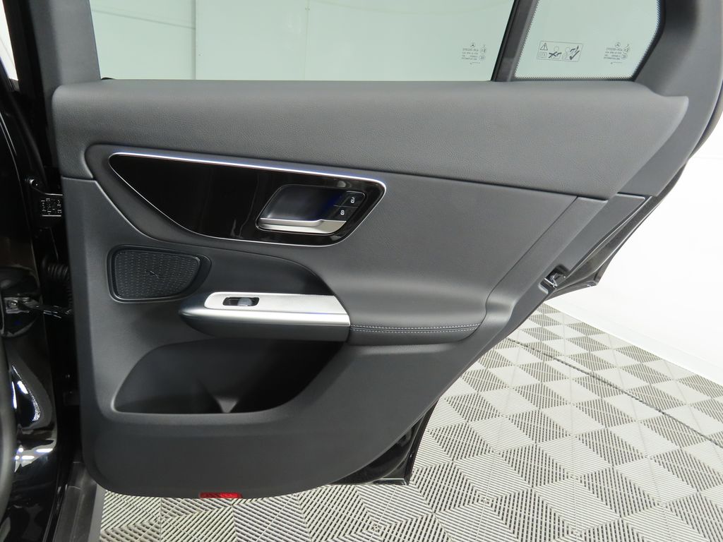 2025 Mercedes-Benz GLC 300 28