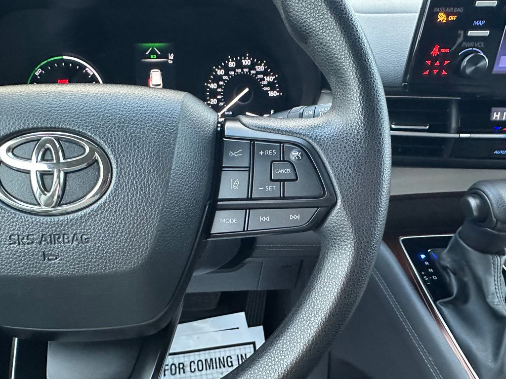 2024 Toyota Sienna LE