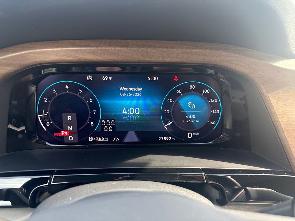 2024 Volkswagen Atlas 2.0T SE w/Technology White at South Hills CDJR