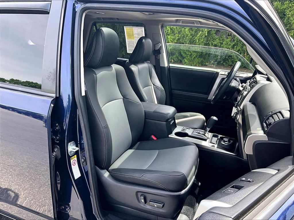 2019 Toyota 4Runner — photo 11