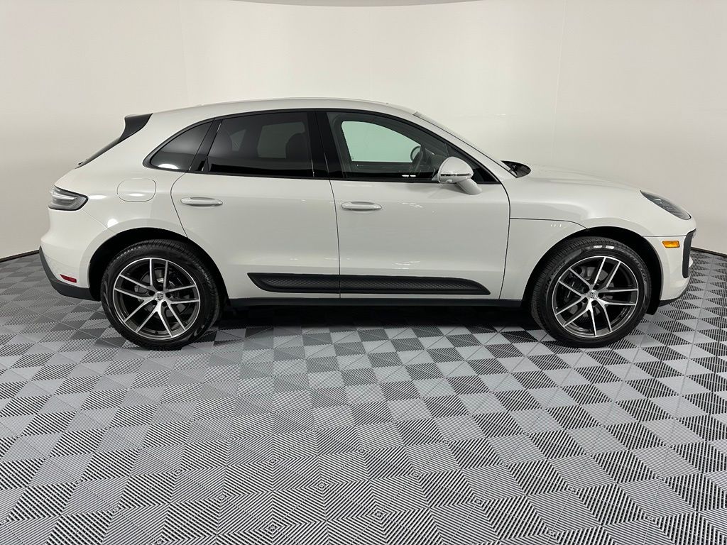 Thumbnail: 2026 Porsche Macan - 11